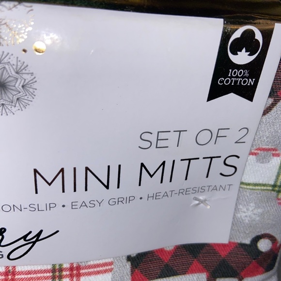 NEW Merry Every Thing CHRISTMAS HOLIDAY Set Of 2 Mini MITTS Non-slip easy Grip - Picture 6 of 6